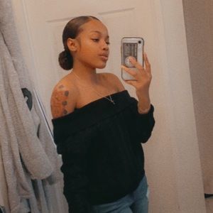 Meet your Posher, Destinee